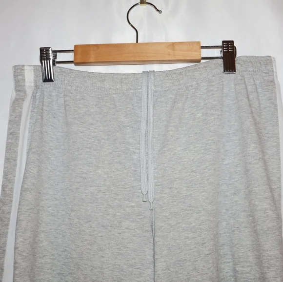 Athletic Works Gray & White Capri Sweatpants. Medium. In Good Condition. - Picture 2 of 8